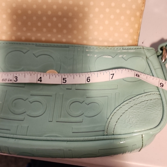 Liz Claiborne Green Shoulder Bag with Textured Finish - Picture 6 of 8